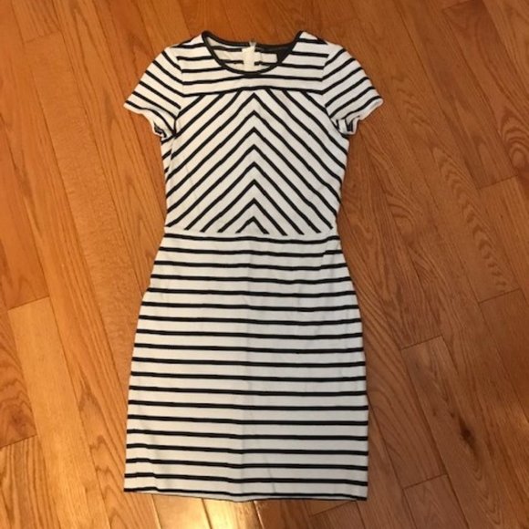 White and black striped dress. Size 2. - Picture 1 of 6
